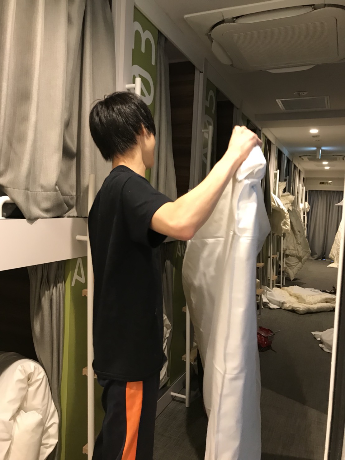 カプセルホテルのベッドメイク等のホテル清掃業務 未経験者歓迎 公式 Commun Shibuya